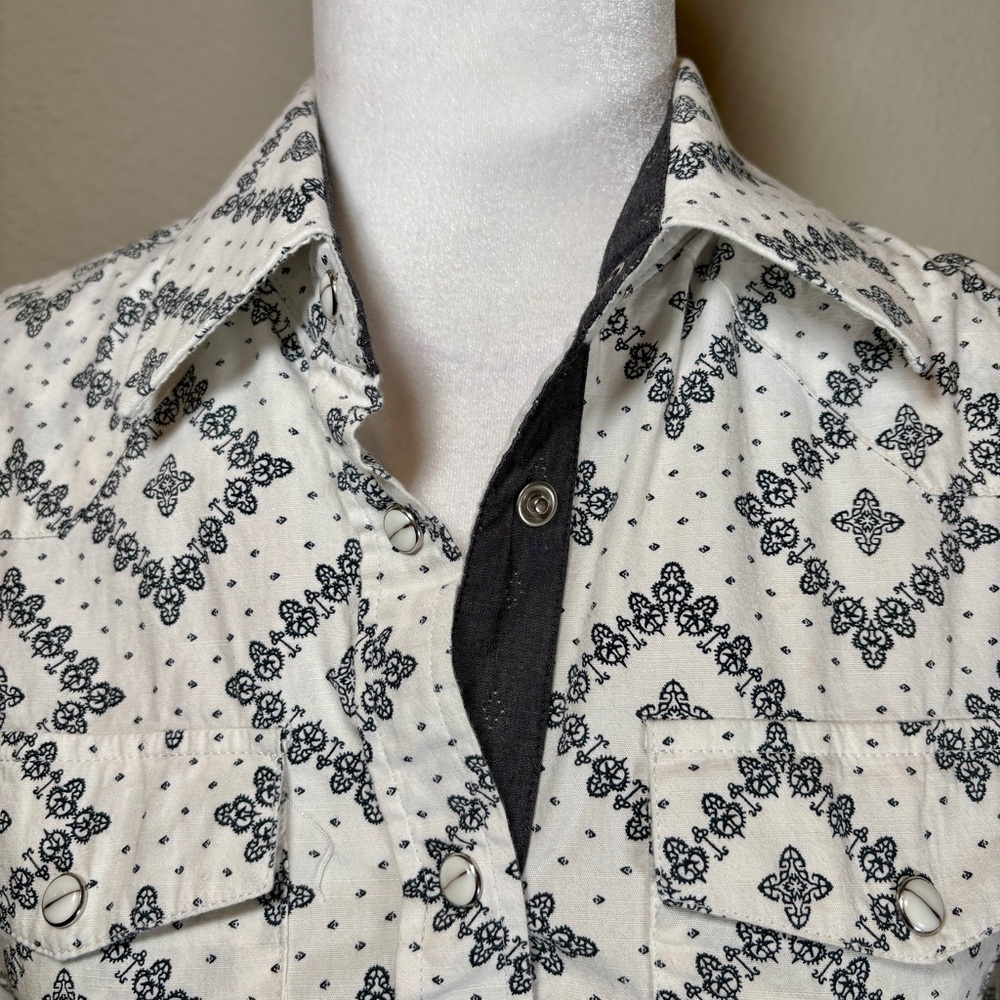Sherry Cervi by Resistol Western Button-Up Shirt Size Medium - Picture 4 of 7